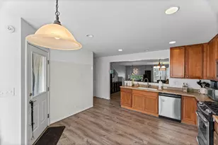 991 Reserve Dr, Elgin, IL 60124 - Photo 8