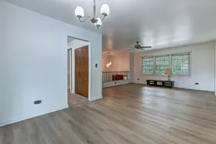 1480 Mayfield Ln, Hoffman Estates, IL 60169 - Photo 4