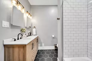 1481 W Erie St, Chicago, IL 60642 - Photo 12