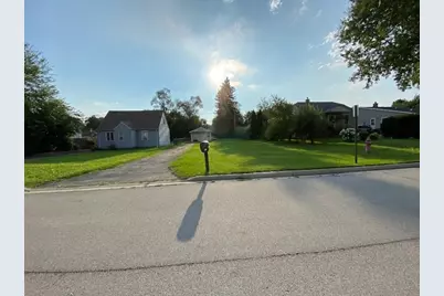 424 N Elmwood Avenue, Wood Dale, IL 60191 - Photo 1