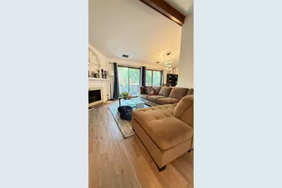 200 Brookside Lane #D, Willowbrook, IL 60527 - Photo 4