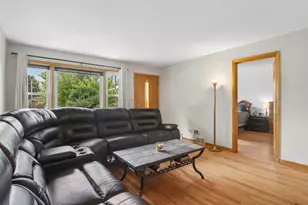 6512 102nd Pl, Chicago Ridge, IL 60415 - Photo 2