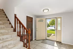 31 S Salem Dr, Schaumburg, IL 60193 - Photo 2