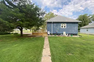 1035 Dover St, Centralia, IL 62801 - Photo 2