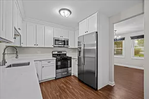 2690 Crosscreek Ct, Aurora, IL 60502 - Photo 4