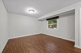 2690 Crosscreek Ct, Aurora, IL 60502 - Photo 8