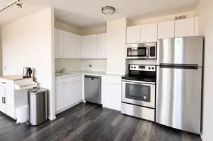 2400 N Lakeview Ave, Chicago, IL 60614 - Photo 2