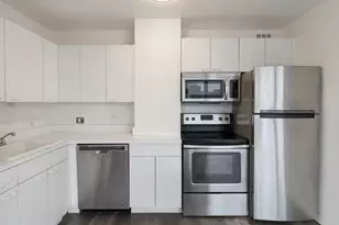2400 N Lakeview Ave, Chicago, IL 60614 - Photo 2