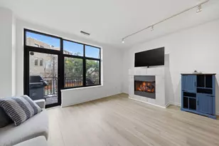 2045 W Concord Pl, Chicago, IL 60647 - Photo 8