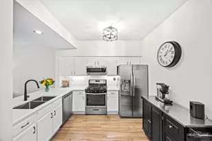 1442 Walnut Hill Ave, Saint Charles, IL 60174 - Photo 8