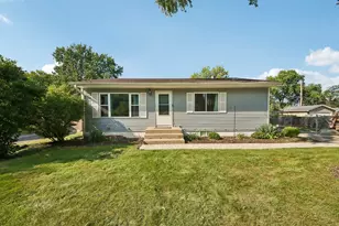 1512 Catalpa Dr, Holiday Hills, IL 60051 - Photo 1