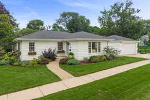 1205 E Evergreen St, Wheaton, IL 60187 - Photo 1