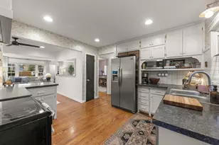 1205 E Evergreen St, Wheaton, IL 60187 - Photo 12