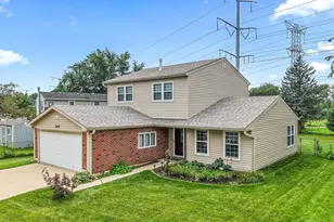 205 Yellow Pine Dr, Bolingbrook, IL 60440 - Photo 2