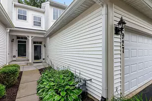 2927 Pleasant Plains Dr, Saint Charles, IL 60175 - Photo 2