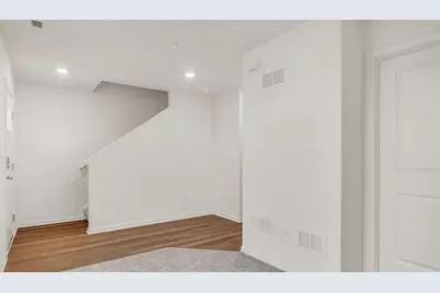 409 Lakeshore Court, Saint Charles, IL 60174 - Photo 2