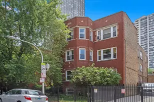733 W Bittersweet Pl, Chicago, IL 60613 - Photo 1