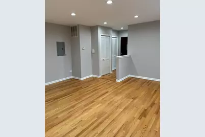 2121 Saint Johns Avenue #8, Highland Park, IL 60035 - Photo 2