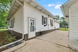 303 N Greely St, Monticello, IL 61856 - Photo 34