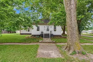 303 N Greely St, Monticello, IL 61856 - Photo 4