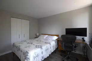 70 W Burton Pl, Chicago, IL 60610 - Photo 2