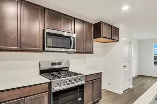 405 Lakeshore Ct, Saint Charles, IL 60174 - Photo 2