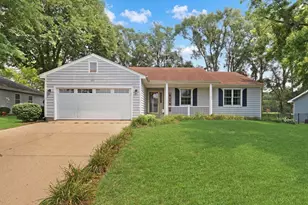1612 N Leonard Ave, McHenry, IL 60050 - Photo 2
