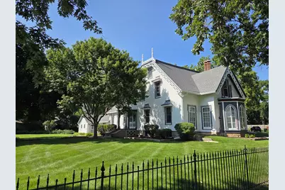 425 W Lincoln Avenue, Belvidere, IL 61008 - Photo 2