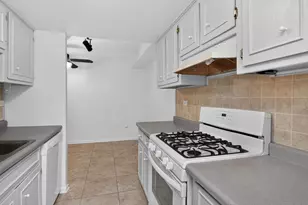 8000 Woodglen Ln, Downers Grove, IL 60516 - Photo 6