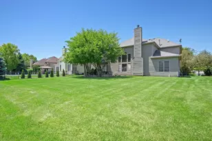 537 N Sycamore Ln, North Aurora, IL 60542 - Photo 32