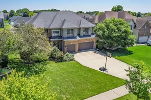 537 N Sycamore Ln, North Aurora, IL 60542 - Photo 2
