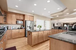 537 N Sycamore Ln, North Aurora, IL 60542 - Photo 18