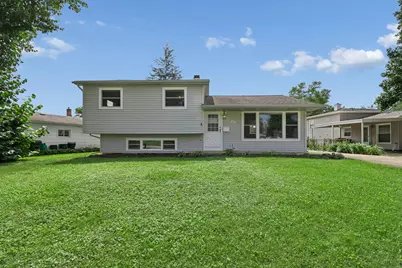 328 N Greenview Avenue, Mundelein, IL 60060 - Photo 1