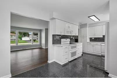 328 N Greenview Avenue, Mundelein, IL 60060 - Photo 6