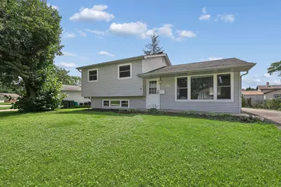 328 N Greenview Avenue, Mundelein, IL 60060 - Photo 2