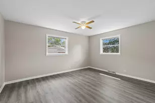 328 N Greenview Ave, Mundelein, IL 60060 - Photo 10
