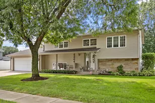 1204 Leeds Ln, Elk Grove Village, IL 60007 - Photo 1