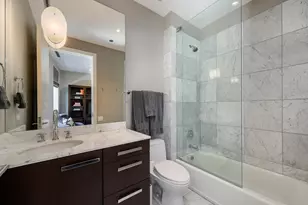 30 W Oak St, Chicago, IL 60610 - Photo 32
