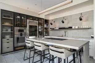 30 W Oak St, Chicago, IL 60610 - Photo 16