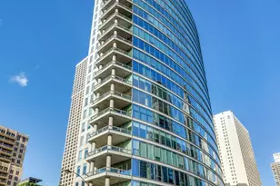 30 W Oak St, Chicago, IL 60610 - Photo 1
