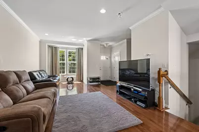 69 Nicholas Drive W, Des Plaines, IL 60016 - Photo 4
