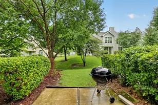 1615 Woodcrest Cir, Mundelein, IL 60060 - Photo 22