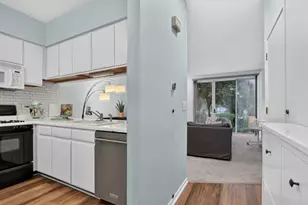 1615 Woodcrest Cir, Mundelein, IL 60060 - Photo 12