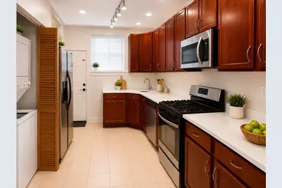 1511 W Pratt Boulevard #1, Chicago, IL 60626 - Photo 2