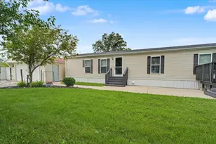 108 Franklin St, Plainfield, IL 61862 - Photo 2