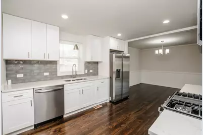 10048 S Saint Lawrence Avenue, Chicago, IL 60628 - Photo 6