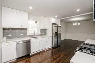 10048 S St Lawrence Ave, Chicago, IL 60628 - Photo 6