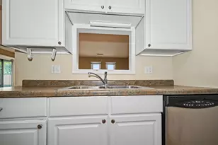 2802 E Lincoln St, Bloomington, IL 61704 - Photo 14