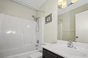 2802 E Lincoln St, Bloomington, IL 61704 - Photo 16