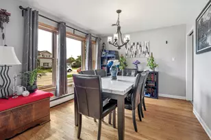 952 W Grant Dr, Des Plaines, IL 60016 - Photo 4
